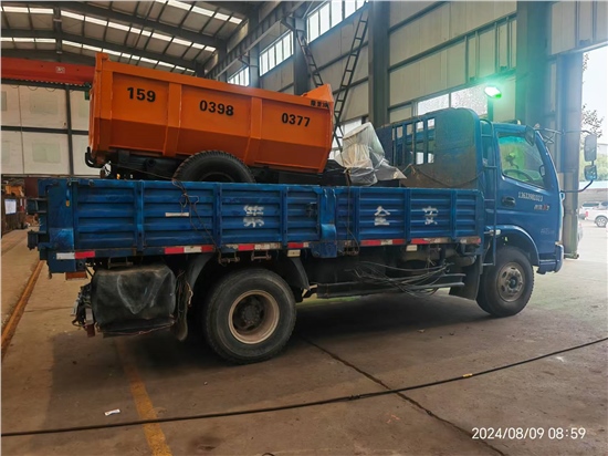 嗎與客戶訂購(gòu)電動(dòng)三輪車(chē)發(fā)貨